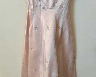 Vintage Pink Evening Dress with Floral Embroidery