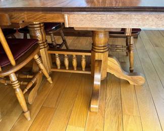 105 TempleStuart Oak Hill Dining Table Base Detail