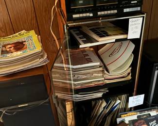 Fisher audio with receiver tape and turntable with speakers