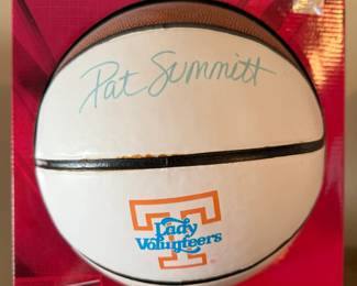 Pat Summitt Signed Lady Volunteers Rawlings Official NCAA Basketball