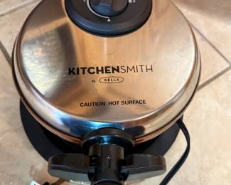 KitchenSmith by Bella Rotating Waffle Maker