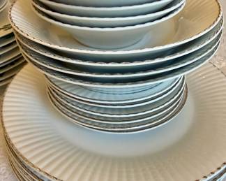 Fine China Japan Sunrise Dinnerware Set