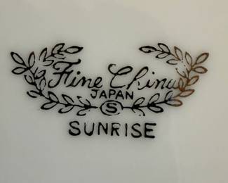 Fine China Japan Sunrise Dinnerware Set second image