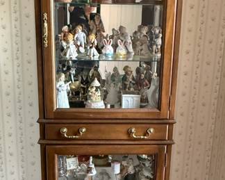 Jasper Cabinet Company Model Olde Frtwd Display Hutch with Assorted Figurines