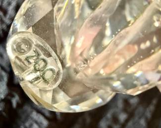 The Crystal Zoo Swan Figurine second image