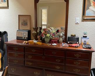 Dresser. With Mirror