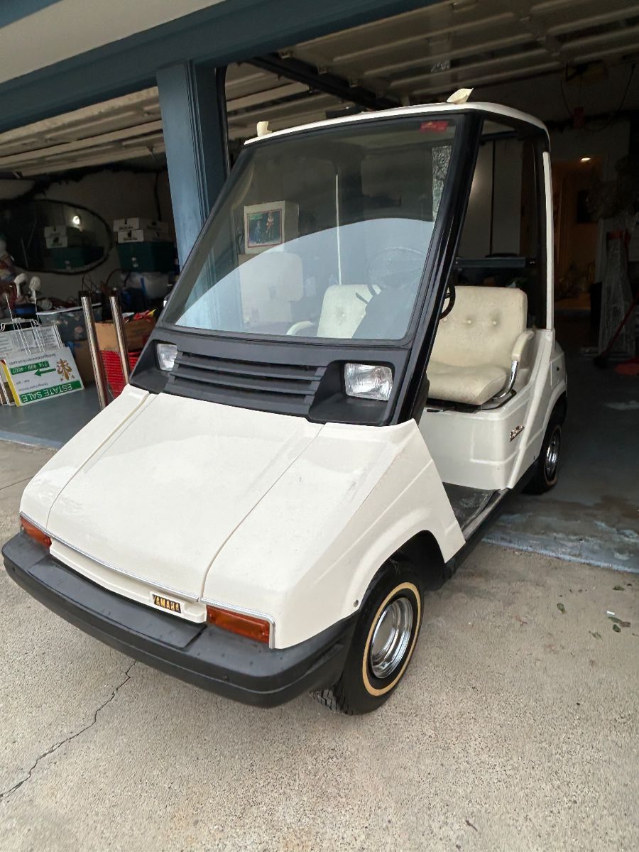 Yamaha Club Classic golf cart with near new batteries