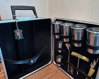 Portable Pub, traveling bar. 