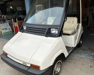 Yamaha Club Classic golf cart with near new batteries