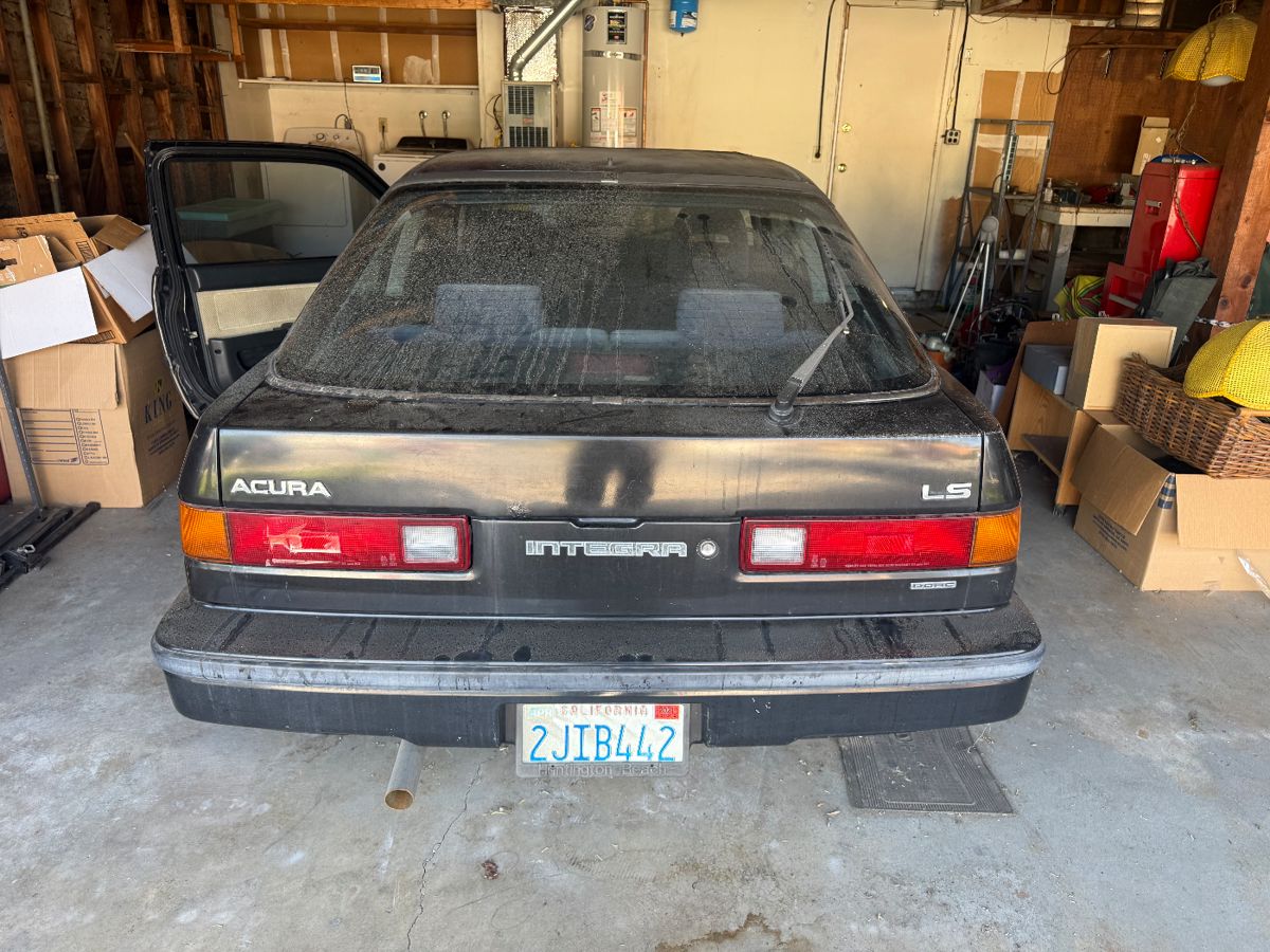 Car does not run. We do have the keys, no pink slip we will give you a bill of sale from the executor of the Wheel.