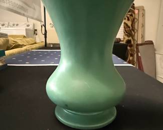 Frutuoso Frutuoso Matte Green Ceramic Vase