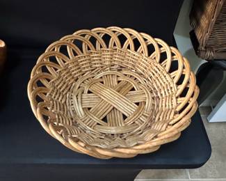 Wicker Bread Basket with Starburst Base
