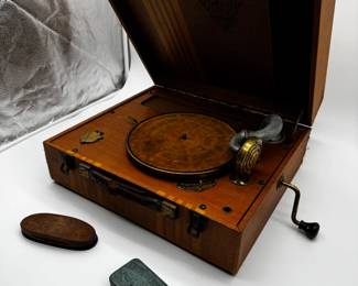 Victrola VVXI Phonograph