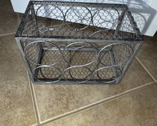 Wire Mesh Wine Bottle Holder with Circular Accents