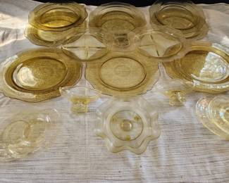 21-piece yellow topaz/yellow depression glass