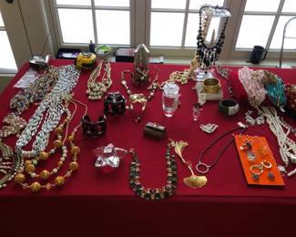 Costume jewelry 