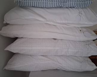 Like new(have been in protective cases) bed pillows