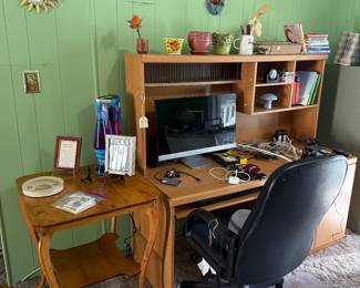 Office Desk, Computer monitor, office supplies