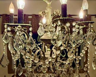 Beautiful Crystal 8 Arm Chandelier
