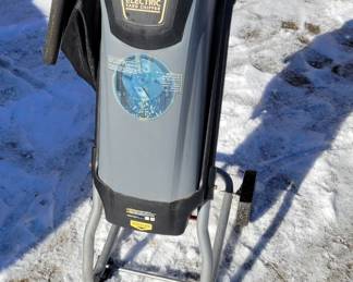 Electric yard chipper
