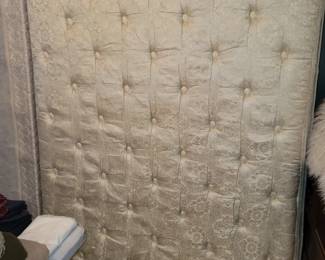 Queen mattress & boxsprings