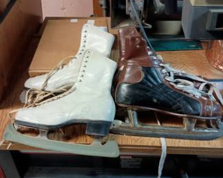 Ice skates
Women's size 7 1/2
Men's size 11