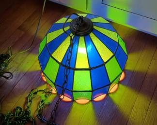 Hanging stained glass light fixture 