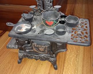 Crescent cast iron stove  with accessories 