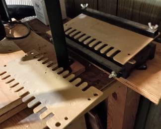 Router accessories for dovetail 