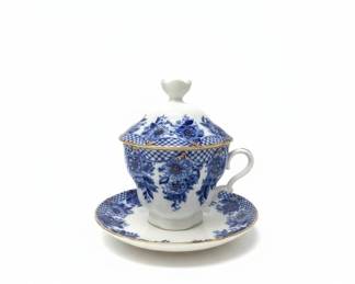 Alfred Meakin Richmond Pattern Flow Blue Plates and Lidded Cup and Saucer third image