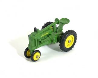 Ertl John Deere Model G Toy Tractor fourth image