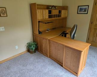 Solid Oak Corner Desk (Can Be Used As An Executive Desk Or Corner Desk)