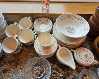 Homer Laughlin Golden Wheat Fleur-De-Lis China Set