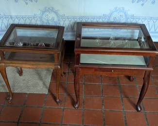 Display tables, and cases