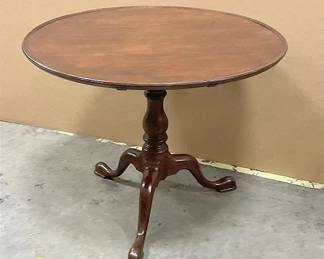 Round Tilt Top Pedestal Table