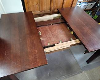 extendable dining table with self-storage leaf