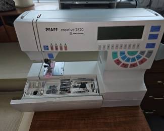 PFAFF Creative 7570 sewing machine