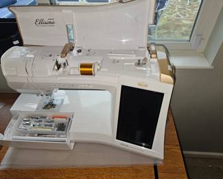 Baby Lock Ellisimo Gold sewing and embroidery machine