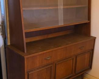 EFF173 - Mid-Centry Modern Hutch