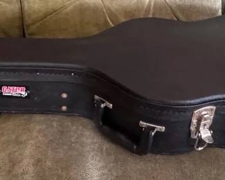 EFF136 - GATOR Hard Guitar Case 