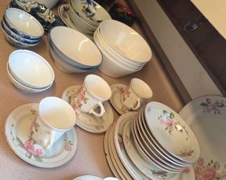 EFF095 - Assorted Vintage Dinnerware 