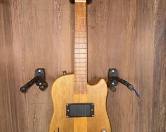EFF029 Honni Electric Ukulele with Wall Mount