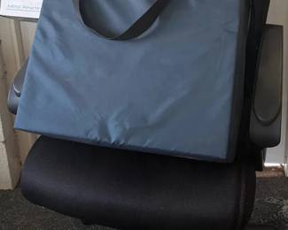 EFF101 Office Chair With Seat Cushion and Adjustable Footrest