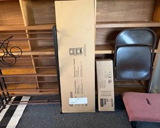 EFF131 Assortment Of Clothes Racks And Shoe Rack 