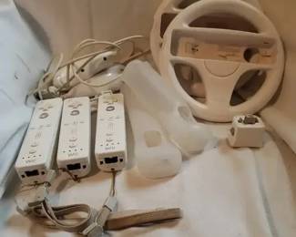 EFF089- Nintendo Wii Accessories - Remotes, Nunchucks & More