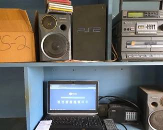 EFF021 - Vintage Dell Laptop, PS2, Radios 