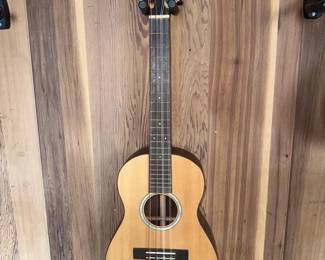 EFF036 Tizzy 8-Stringed Ukulele with Wall Mount