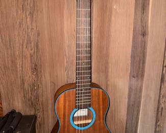 EFF039 Cordoba Guitar with Wall Stand