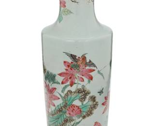 1148
A Chinese Qianjiangcai glazed porcelain mallet vase
Late Qing Dynasty/Republic Period (1644-1949) or later
Decorated with birds and lotus flowers
17.125" H x 7.25" Dia.
Estimate: $600 - $900