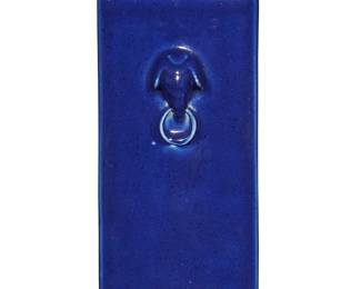 1162
A Chinese glazed porcelain cong form vase
Late Qing Dynasty (1644-1912) or later
Bearing an apocryphal reign mark for Qianlong Period (1736-1795)
With opposed animal mask handles in relief
13" H x 6.5" W x 5.25" D
Estimate: $1,000 - $1,500